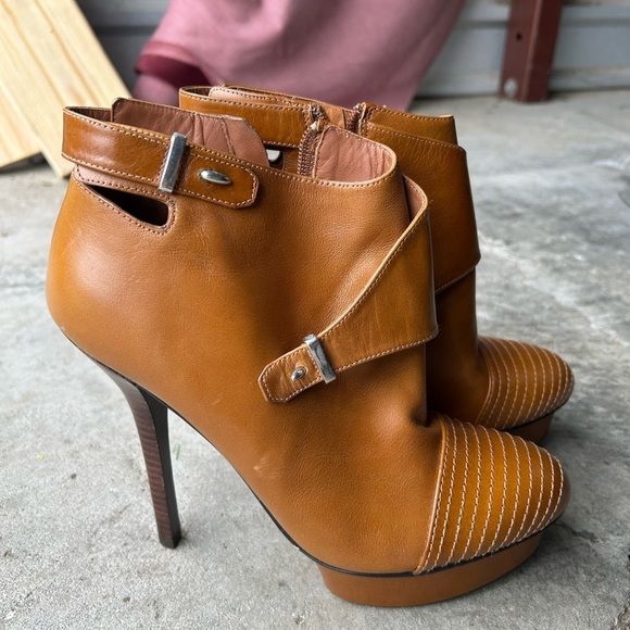 Guess by Marciano Shoes - New Guess by Marciano genuine Leather pumps